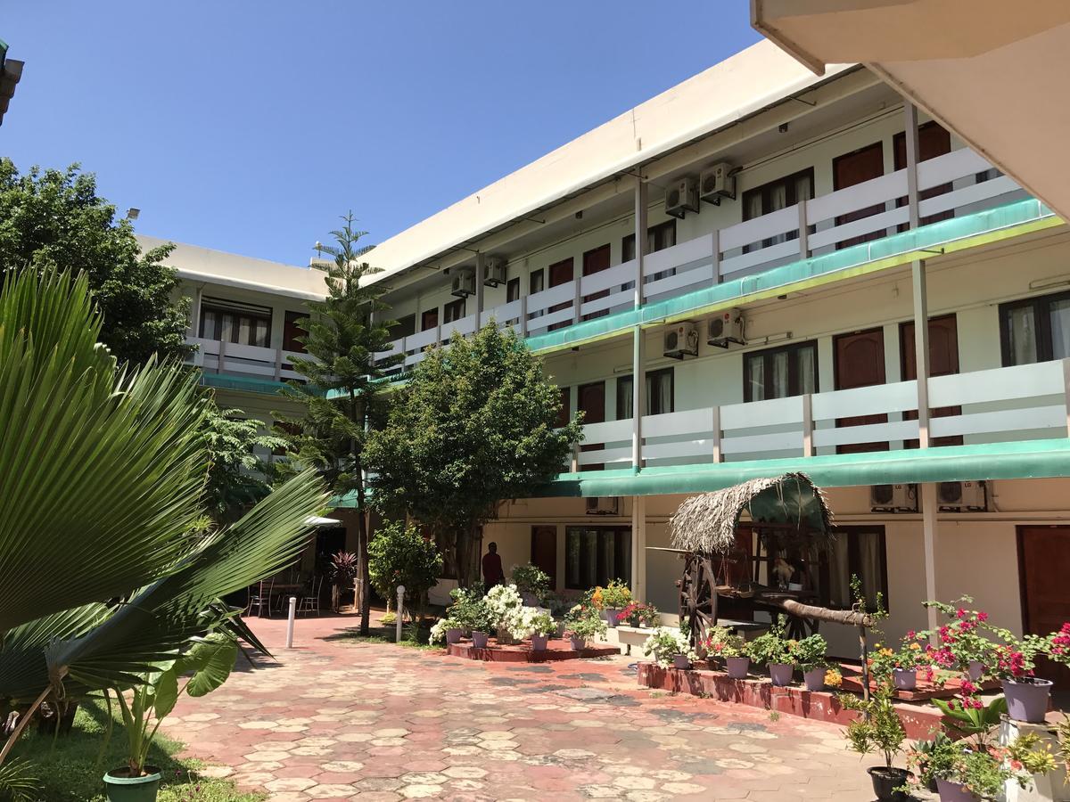 Gnaanams Hotel And Restaurant جافنا المظهر الخارجي الصورة